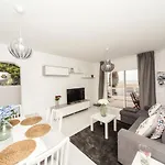 Luxury Sea Front Ii Apartament *