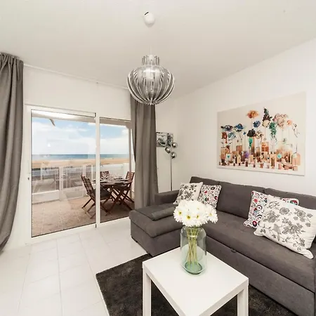 Luxury Sea Front Ii דירה